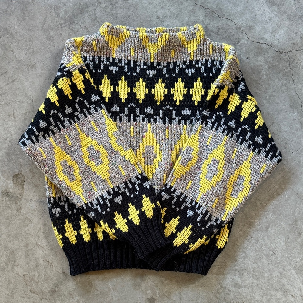 Women’s Black and Yellow Patterned Sweater